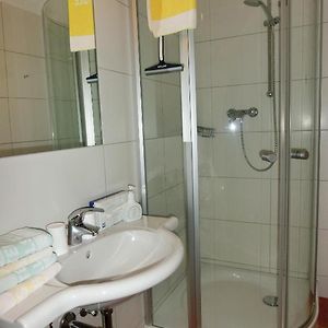 Standard Zimmer mit Kingsize-Bett